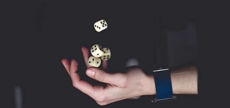 throwing dices
