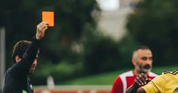 Laatste Nieuws - Salaris scheidsrechter: wat verdienen refs in de Eredivisie en Europese topcompetities?